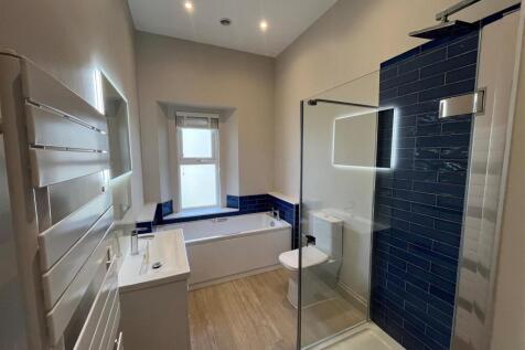 Bathroom 2.jpg