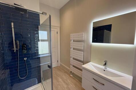 Bathroom 1.jpg