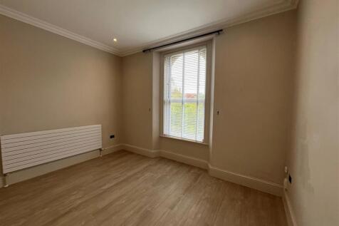Bedroom 1 -1.jpg