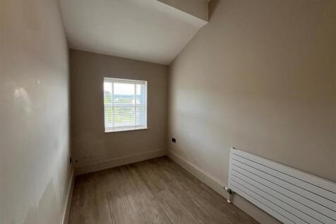 Bedroom 3 - 1.jpg