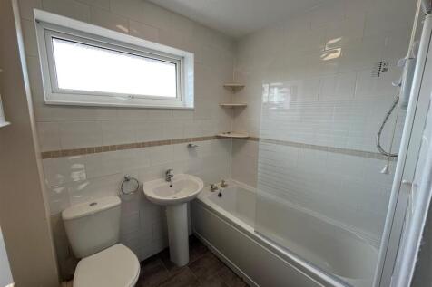 Bathroom 1.jpg