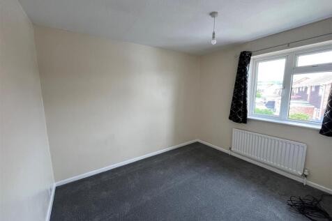 Second bedroom 2.jpg