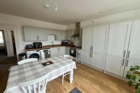 Kitchen 2.jpg