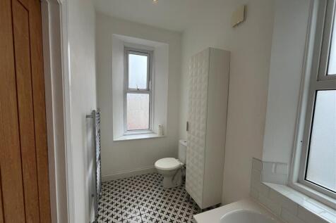 Bathroom 2.jpg