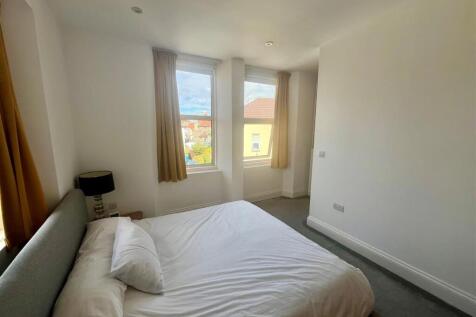 Master bedroom 1.jpg