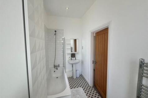 Bathroom 2.jpg