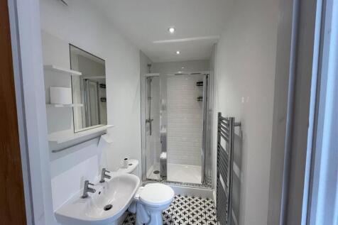 En-suite 1.jpg