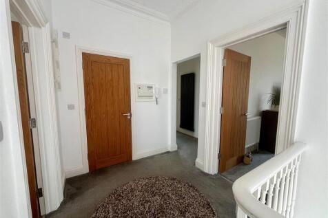 Hallway 2.jpg