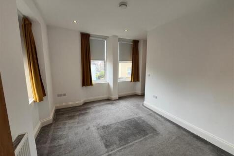 Main bedroom 1.jpg