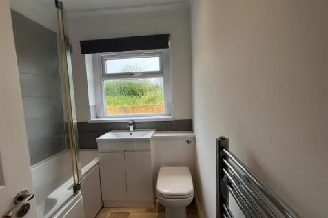 Bathroom 2.jpg