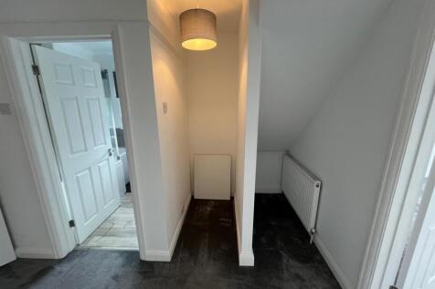 Hallway (2).jpg
