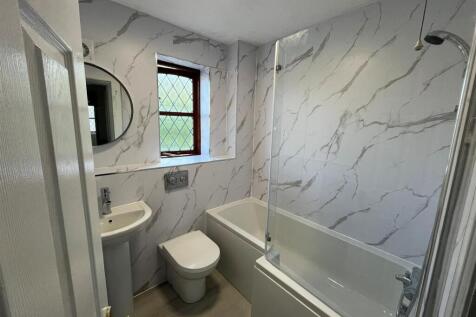 Bathroom 3.jpg