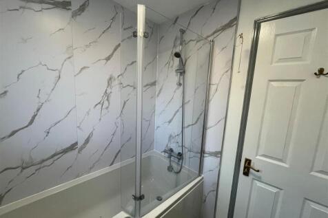 Bathroom 2.jpg