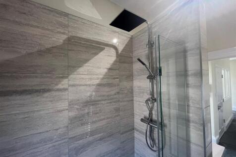Bathroom 2.jpg