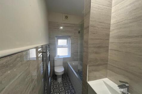 Bathroom 5.jpg