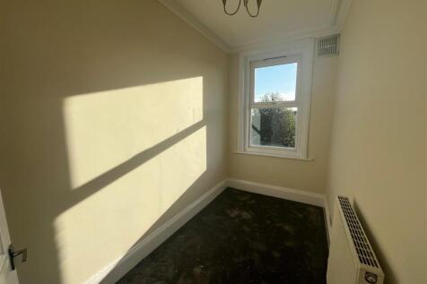 Bedroom 4.jpg