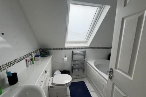 Bathroom 2.jpg