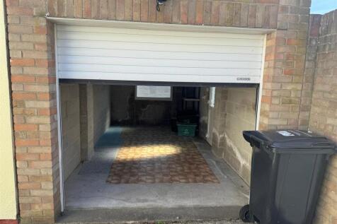 Garage 2.jpg