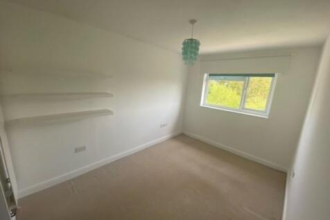 Bedroom 1.jpg