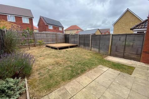 REAR GARDEN 1