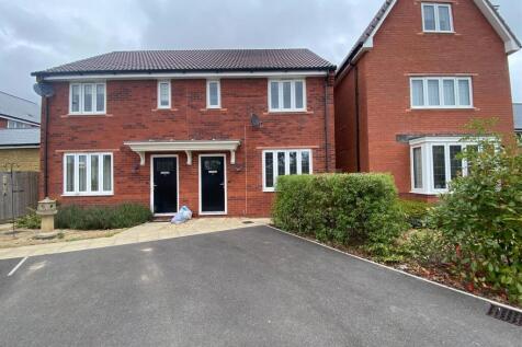EXTERNAL FRONT / DRIVEWAY