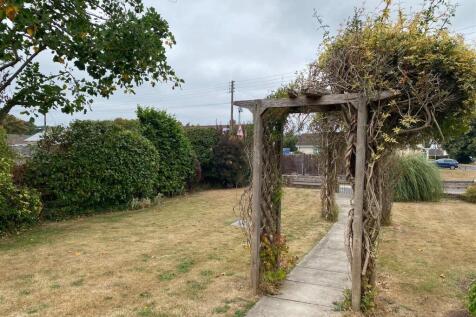 FRONT GARDEN.2