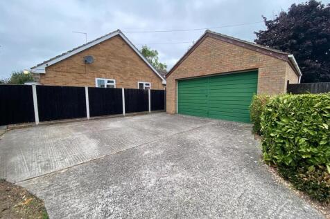 DRIVEWAY / GARAGE
