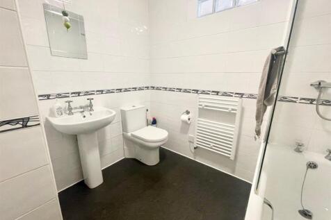 Bathroom (1).jpg
