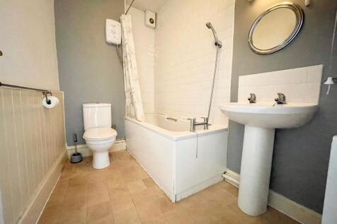 Bathroom (1).jpg