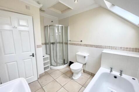 Bathroom (1).jpg