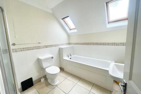 Bathroom (2).jpg
