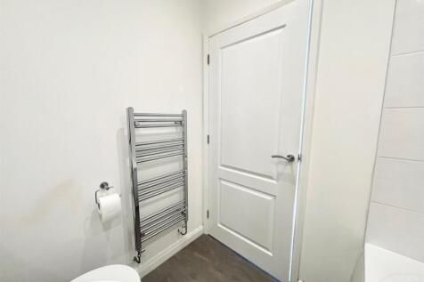 Bathroom (2).jpg
