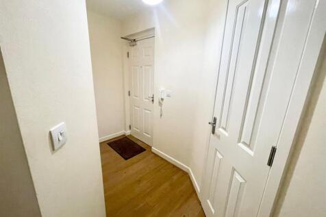 Hallway (2).jpg