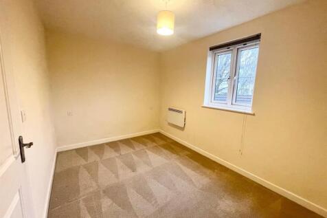 Bedroom 1 (1).jpg