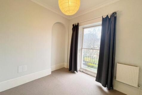 Bedroom 1 (2).jpg