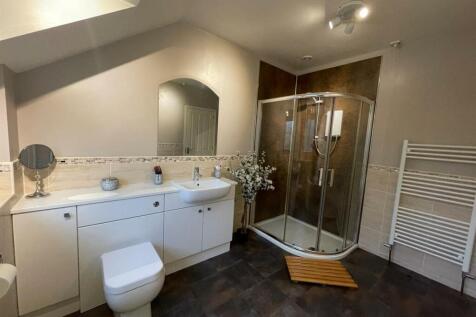 willow bank bathroom 2.jpg