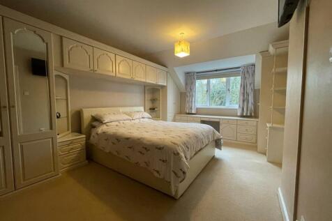 willow bank bedroom 1 2.jpg