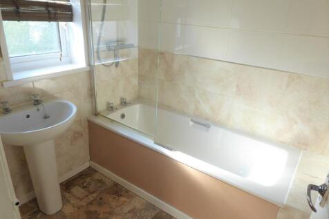 30 NORBY ESTATE - BATHROOM.JPG