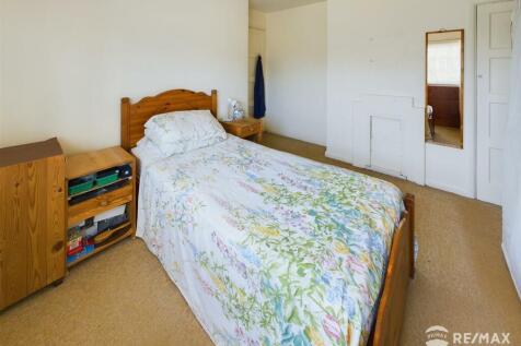 Bedroom 2 (2).jpg