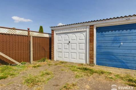 Garage in Block.jpg
