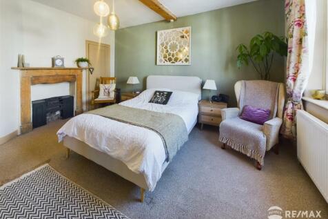 Bedroom 1.jpg