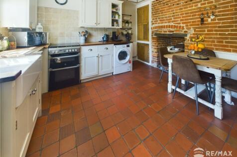 Kitchen (2).jpg