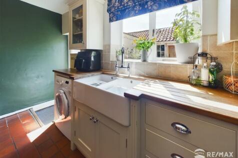 Kitchen (3).jpg