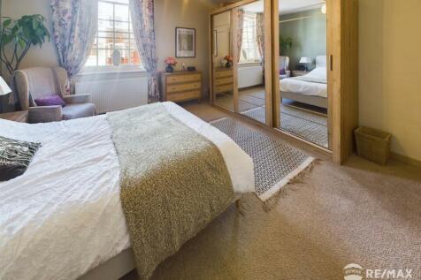 Bedroom 1 (4).jpg