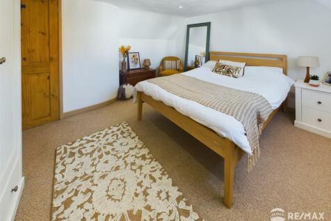 Bedroom 2 (3).jpg