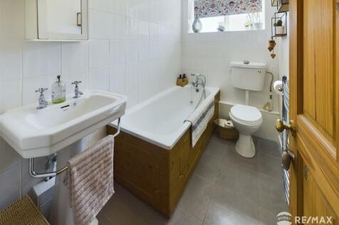 Bathroom.jpg