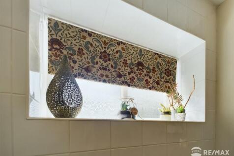 Bathroom (2).jpg