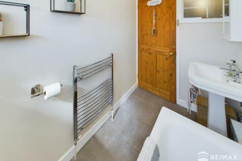 Bathroom (3).jpg