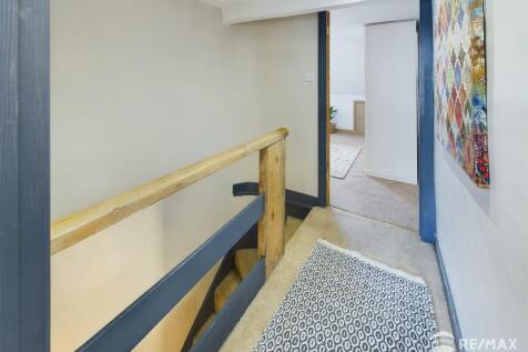 Second Floor Landing (2).jpg