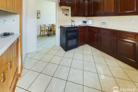Kitchen (3).jpg